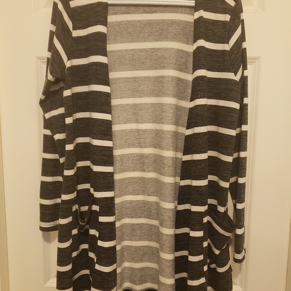 Medium Lularoe Caroline cardigan charcoal gray and white
